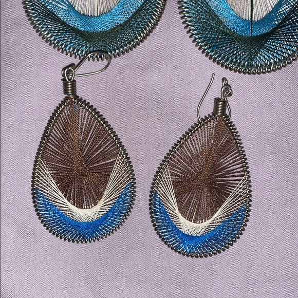 🔴 4/$20 Bundle: Assortment of earrings - Picture 5 of 5